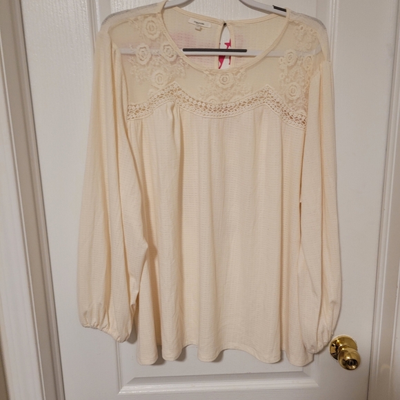 (4X)  Off White Blouse from Maurices - Picture 2 of 8